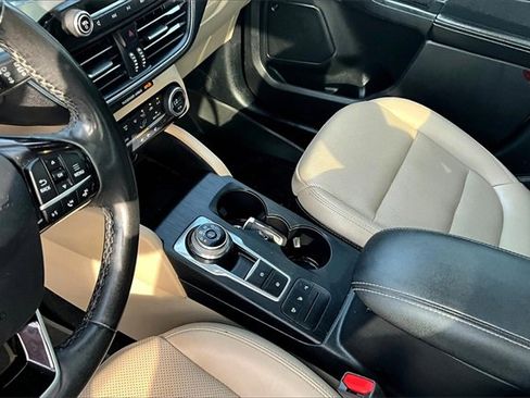 Used 2021 Ford Escape Titanium w/ Class II Trailer Tow Package image 14