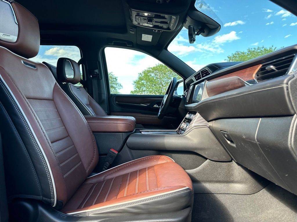 Used 2023 GMC Yukon XL Denali Ultimate AWD/4WD image 27