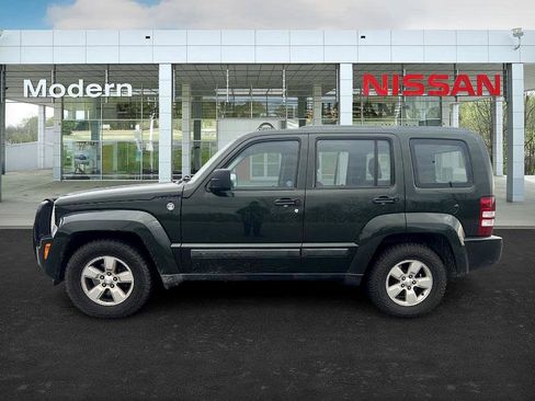 Used 2011 Jeep Liberty Sport image 2