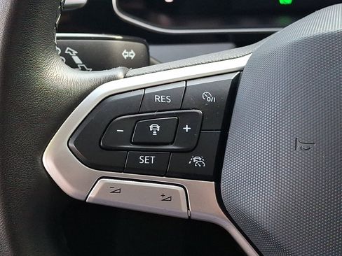 Used 2025 Volkswagen Jetta SE FWD image 21