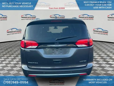 Used 2017 Chrysler Pacifica Limited FWD image 5