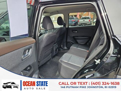 Used 2021 Nissan Rogue SV image 11