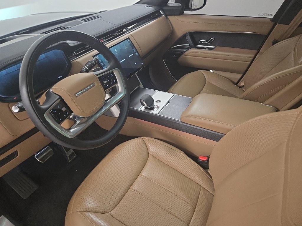 Certified 2025 Land Rover Range Rover SE AWD/4WD image 18