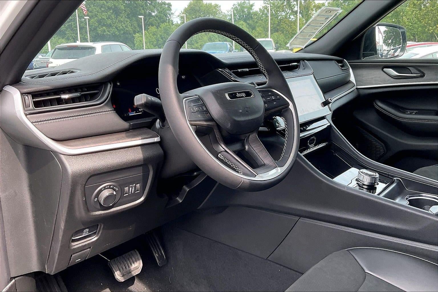 New 2026 Jeep Grand Cherokee Altitude AWD/4WD image 7