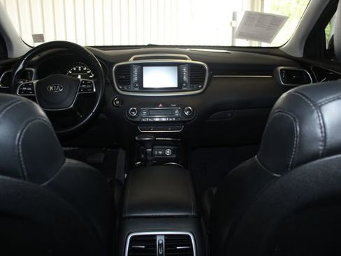 Used 2020 Kia Sorento EX FWD image 19