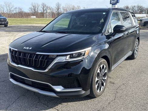 Used 2024 Kia Carnival EX image 4