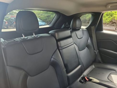 Used 2019 Jeep Cherokee Limited AWD/4WD image 23