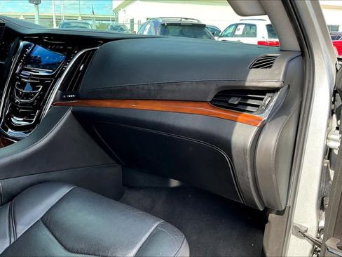 Used 2017 Cadillac Escalade Premium Luxury image 15