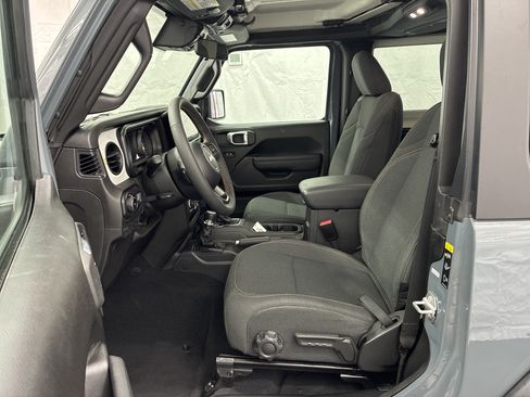 Used 2025 Jeep Wrangler Sport AWD/4WD image 12
