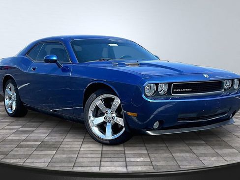 Used 2010 Dodge Challenger R/T RWD image 12