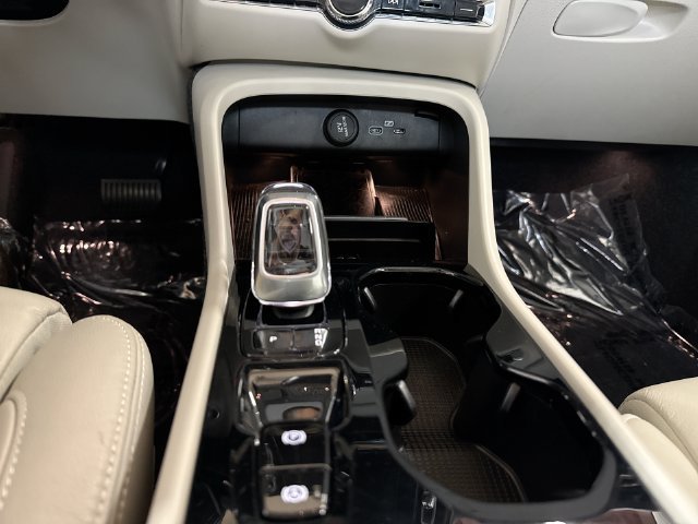 Certified 2023 Volvo XC40 B5 Plus w/ Driver Assist Package AWD/4WD image 20