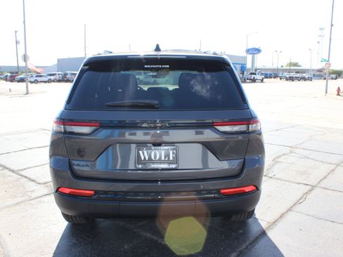 New 2025 Jeep Grand Cherokee Altitude image 6