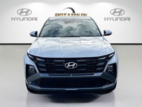 Certified 2025 Hyundai Tucson SE image 2