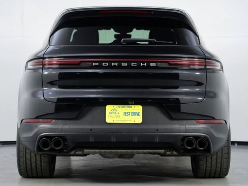 Used 2024 Porsche Cayenne w/ Sport Chrono Package image 11