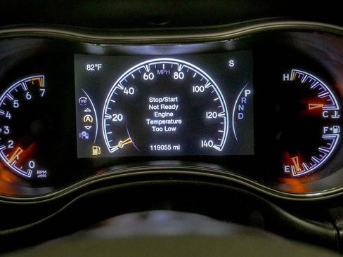 Used 2017 Jeep Grand Cherokee Limited w/ Luxury Group II image 38