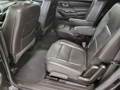 Used 2023 Chevrolet Traverse LT w/ Rear Camera Mirror Package image 21