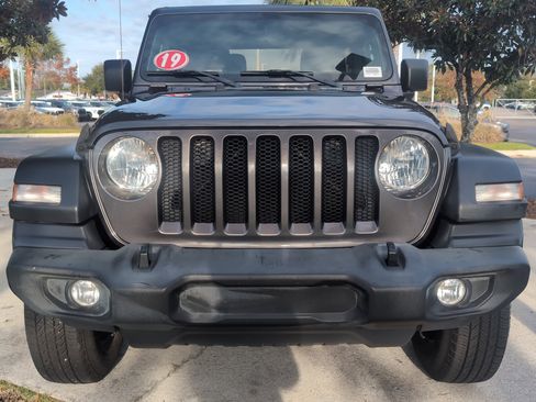 Used 2019 Jeep Wrangler Sport image 3