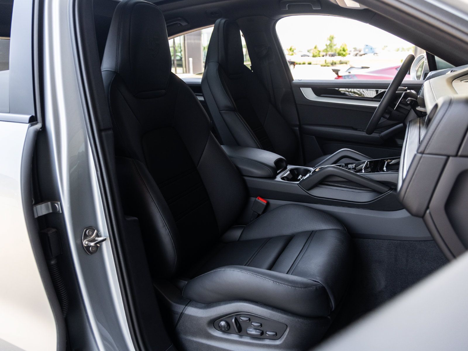 Certified 2025 Porsche Cayenne E-Hybrid Coupe AWD/4WD image 45