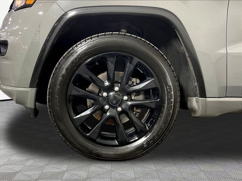 Used 2019 Jeep Grand Cherokee Altitude AWD/4WD image 34