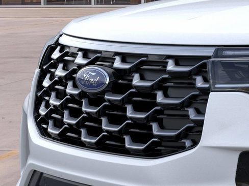 New 2026 Ford Explorer Platinum w/ LUX Leather Package AWD/4WD image 17