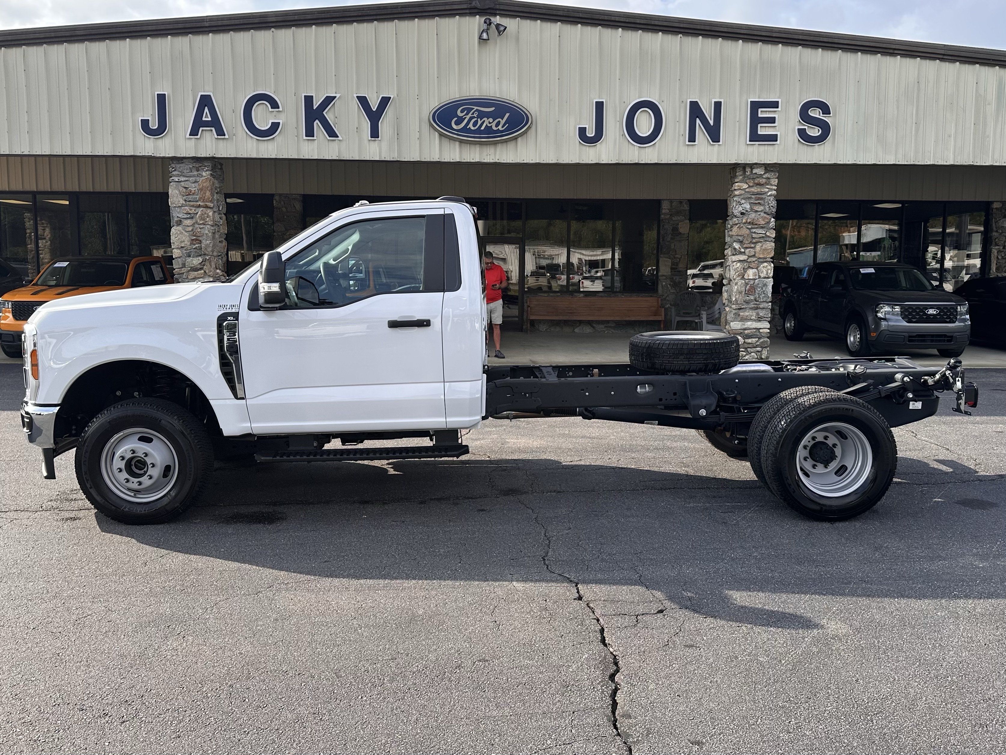 Used 2026 Ford F350 XL w/ XL Chrome Package AWD/4WD image 1