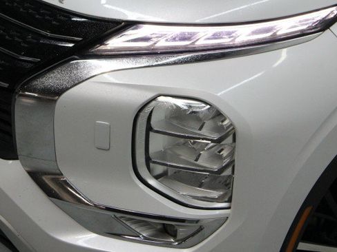 Used 2022 Mitsubishi Outlander SEL image 2