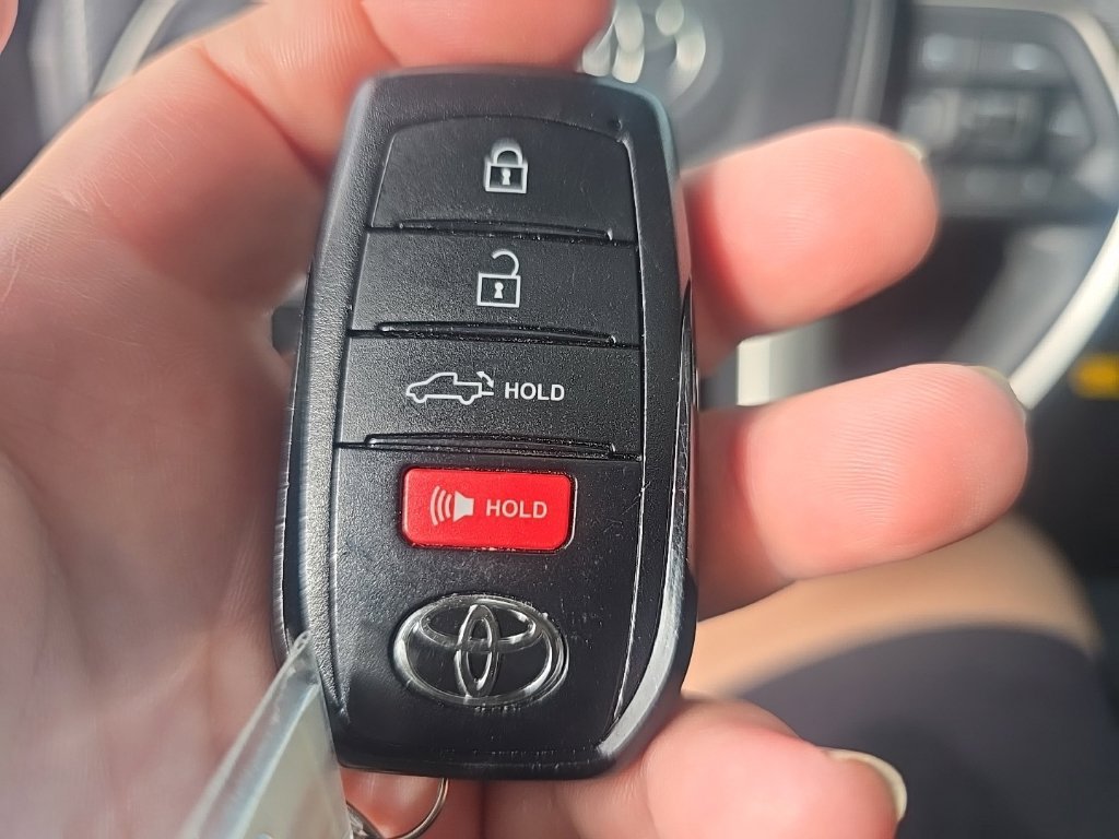 Used 2024 Toyota Tacoma Limited w/ Limited Package (LT) AWD/4WD image 20