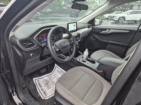 Used 2021 Ford Escape SE w/ SE Sport Appearance Package FWD image 3