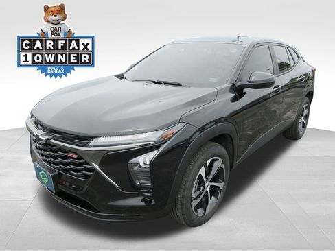 Certified 2025 Chevrolet Trax RS w/ Driver Confidence Package FWD image 1