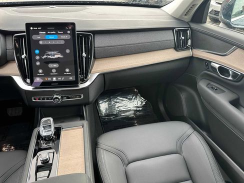 Certified 2025 Volvo XC90 B6 Plus image 19