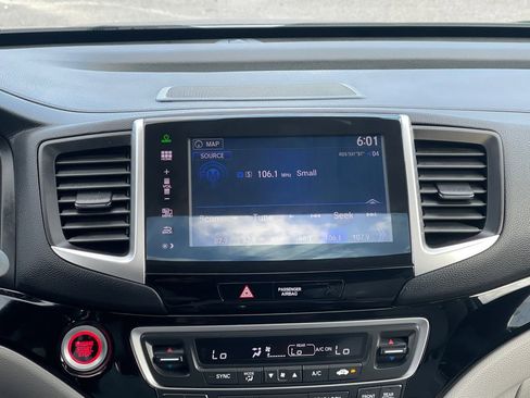 Used 2016 Honda Pilot Touring image 24