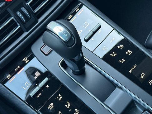 New 2026 Porsche Macan AWD/4WD image 28