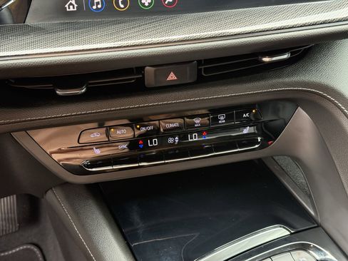 Used 2021 Buick Envision Essence w/ Sport Touring Package FWD image 22