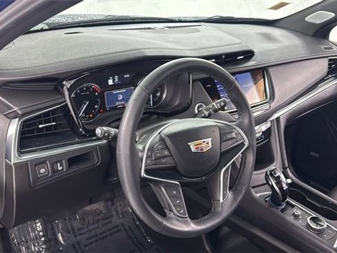Used 2025 Cadillac XT5 Premium Luxury image 37