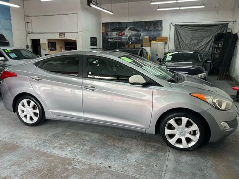 Used 2013 Hyundai Elantra Limited w/ Technology Pkg image 3
