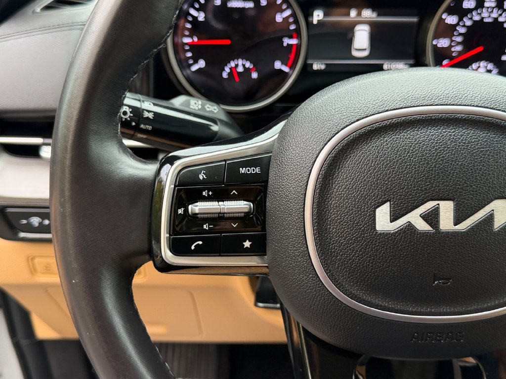 Used 2024 Kia Carnival EX FWD image 20