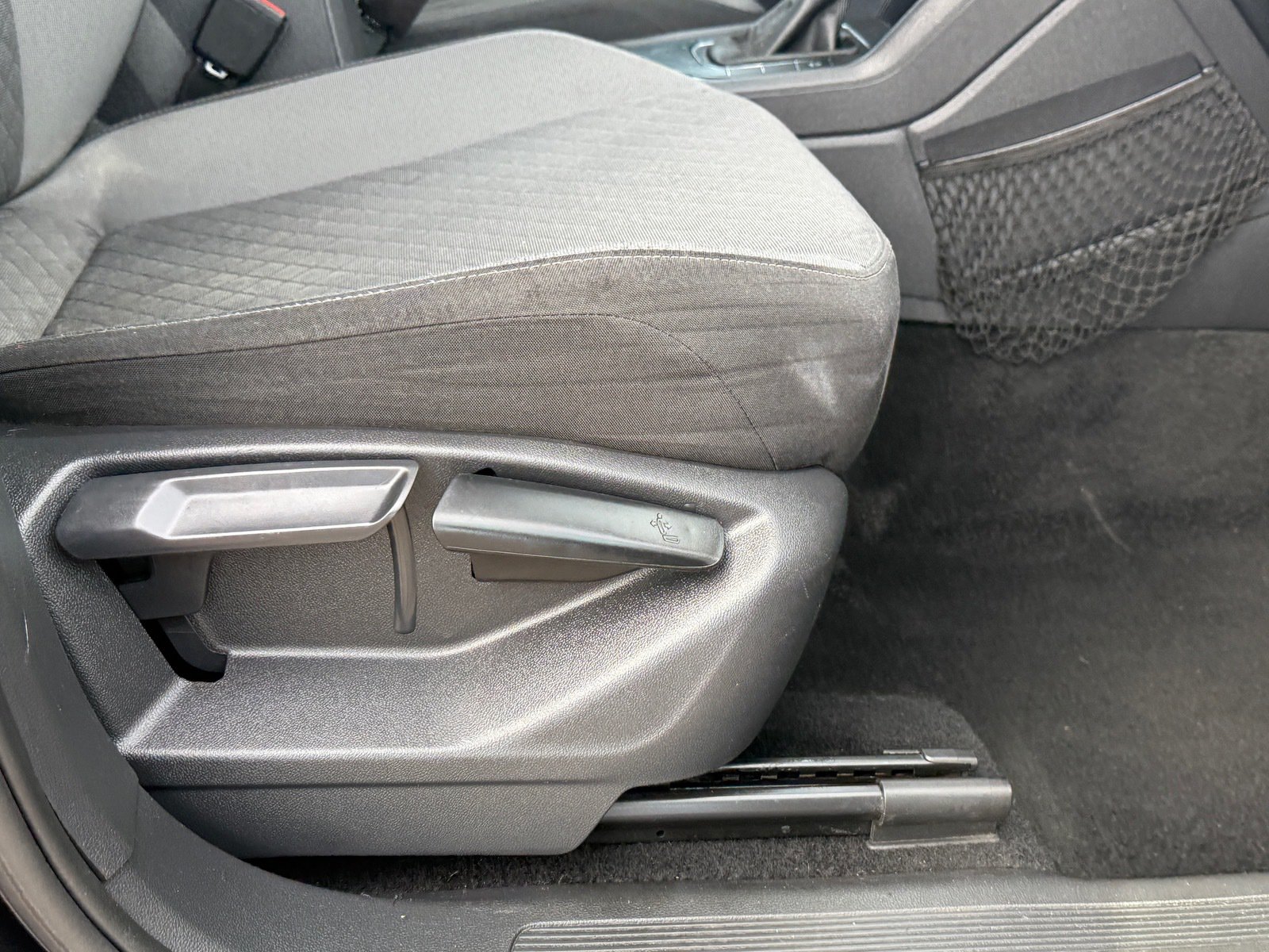 Used 2020 Volkswagen Tiguan S FWD image 12
