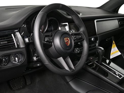 Certified 2026 Porsche Macan AWD/4WD image 4