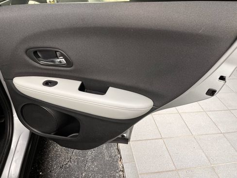 Used 2021 Honda HR-V LX image 27