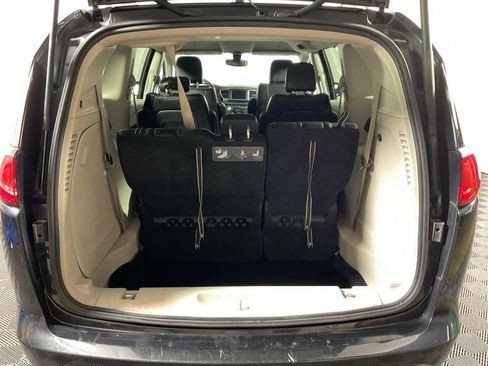 Used 2021 Chrysler Voyager Lxi image 12
