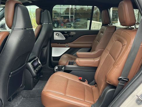 Used 2023 Lincoln Aviator Grand Touring w/ Equipment Group 301A AWD/4WD image 10