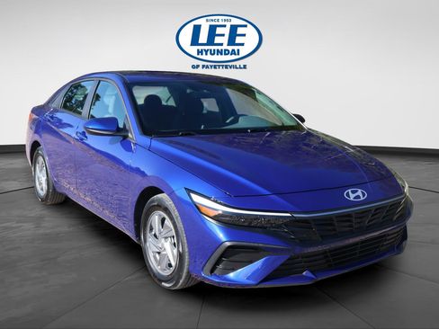 Used 2024 Hyundai Elantra SE FWD image 1