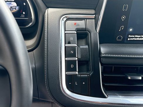 Used 2024 GMC Yukon SLT RWD image 18