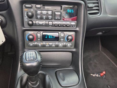 Used 2004 Chevrolet Corvette Convertible w/ Preferred Equipment Group RWD image 8