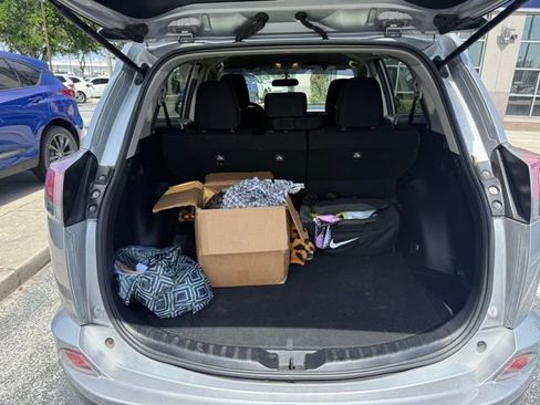 Used 2016 Toyota RAV4 LE FWD image 5