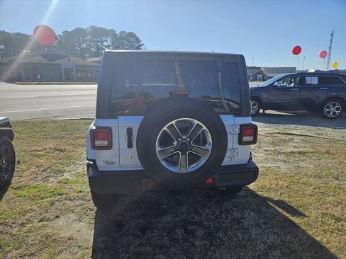 Used 2019 Jeep Wrangler Unlimited Sahara image 6