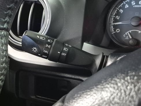 Used 2019 Toyota Tacoma TRD Off-Road w/ Technology Package AWD/4WD image 12