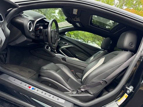 Used 2016 Chevrolet Camaro SS RWD image 15