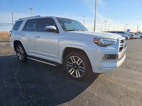 Used 2024 Toyota 4Runner Limited AWD/4WD image 2