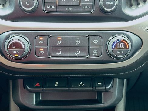 Used 2018 GMC Canyon SLE w/ SLE Convenience Package image 12